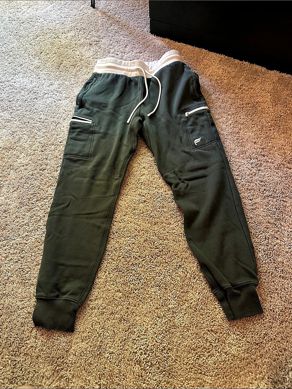 Fabletics The Go-To Cargo Jogger Men's Green Jogger Pants